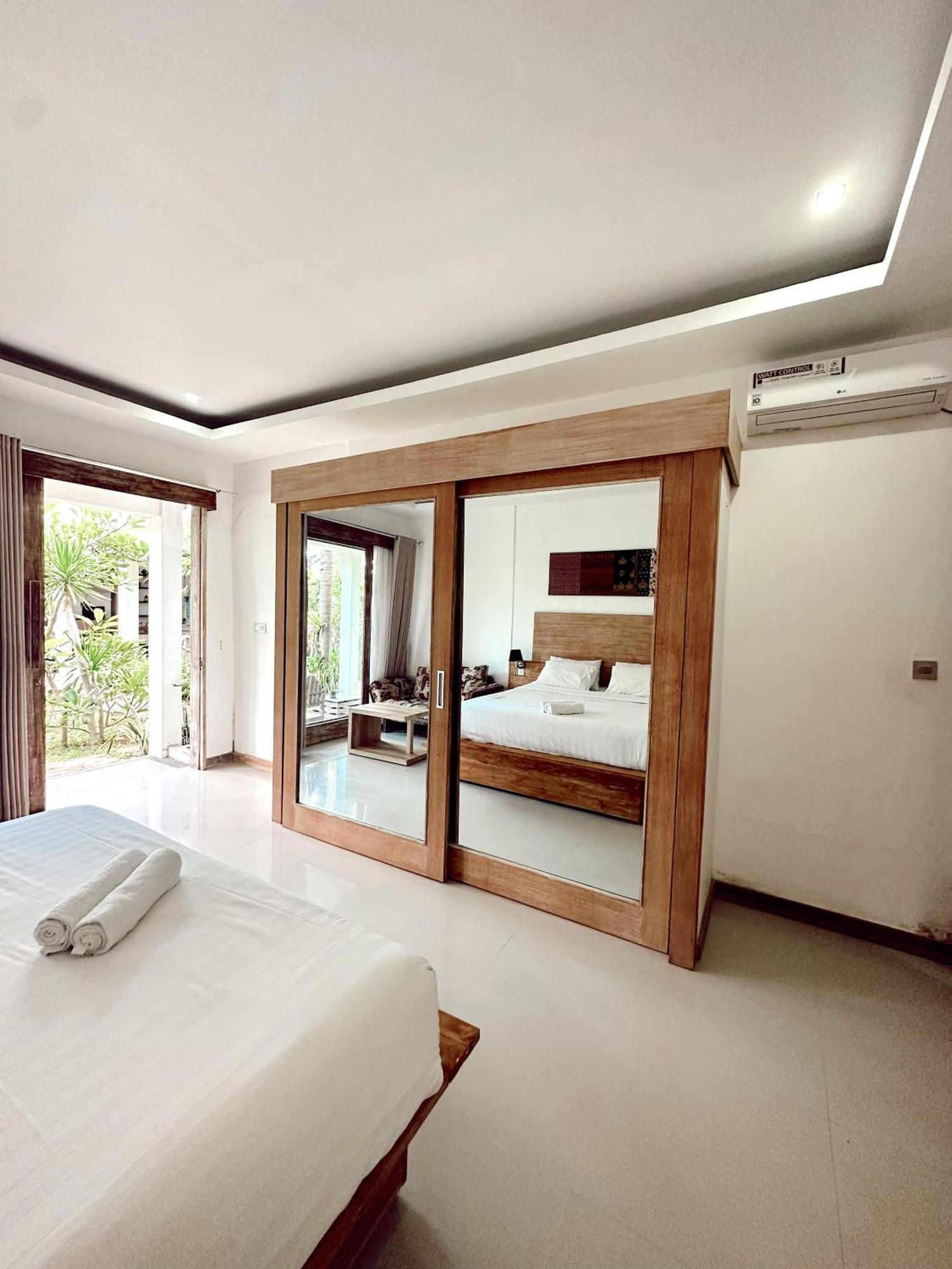 Hi5 Kuta Hotell Kuta  Exteriör bild