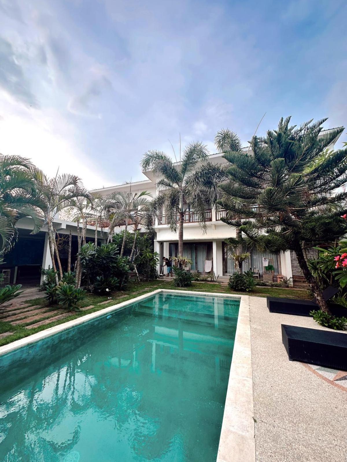 Hi5 Kuta Hotell Kuta  Exteriör bild
