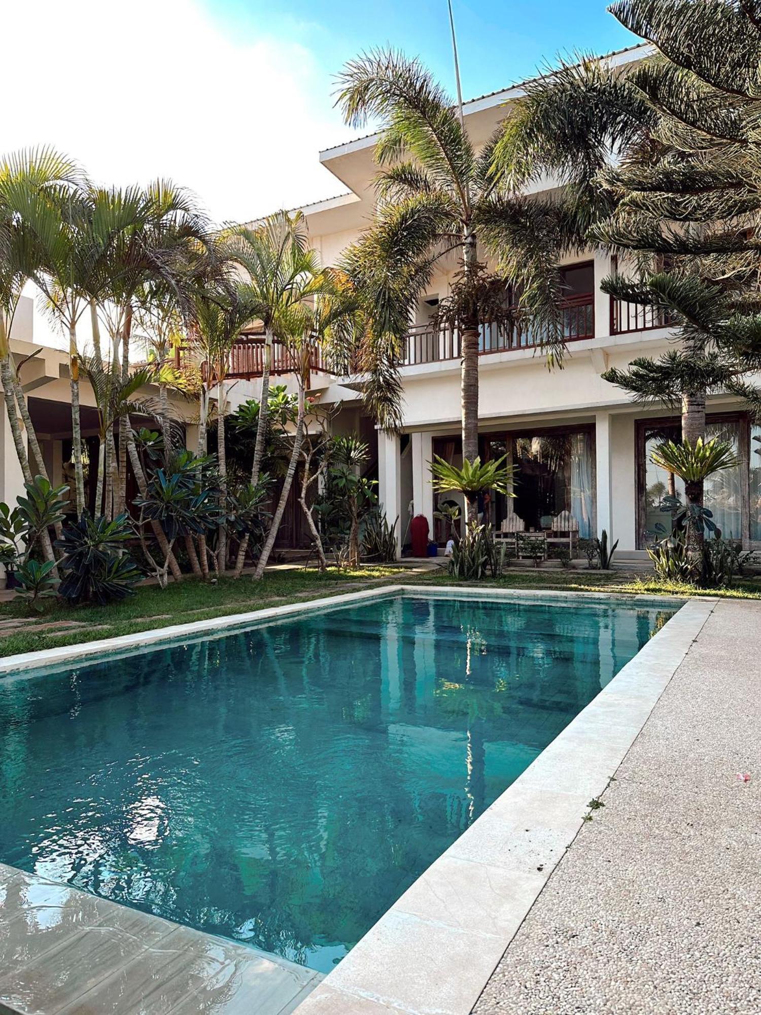 Hi5 Kuta Hotell Kuta  Exteriör bild