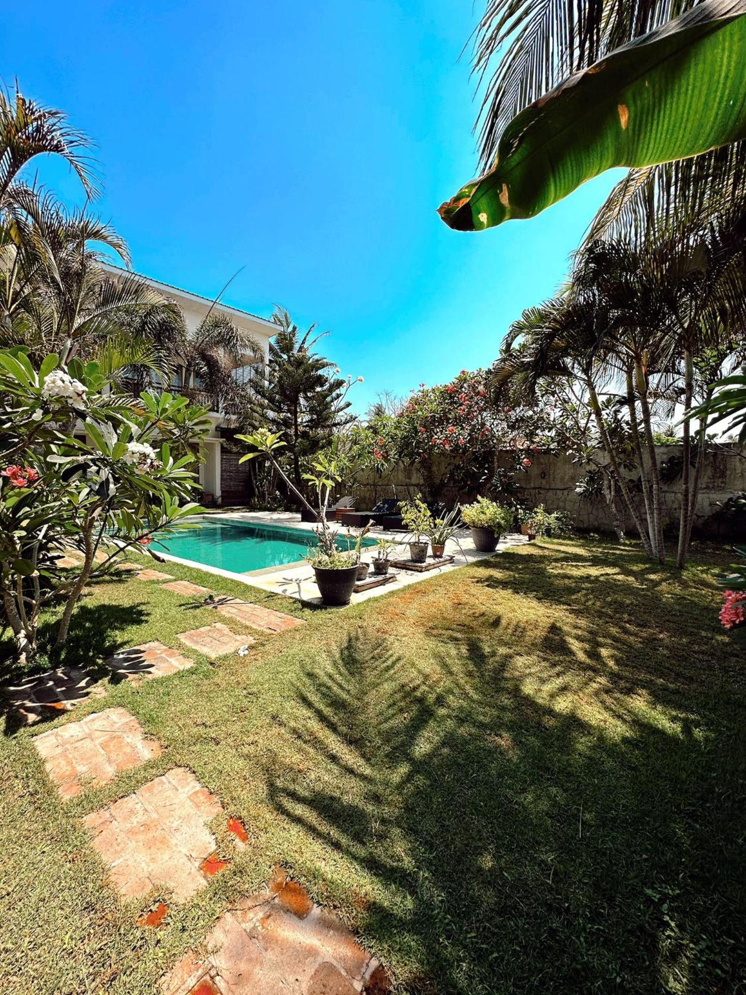 Hi5 Kuta Hotell Kuta  Exteriör bild