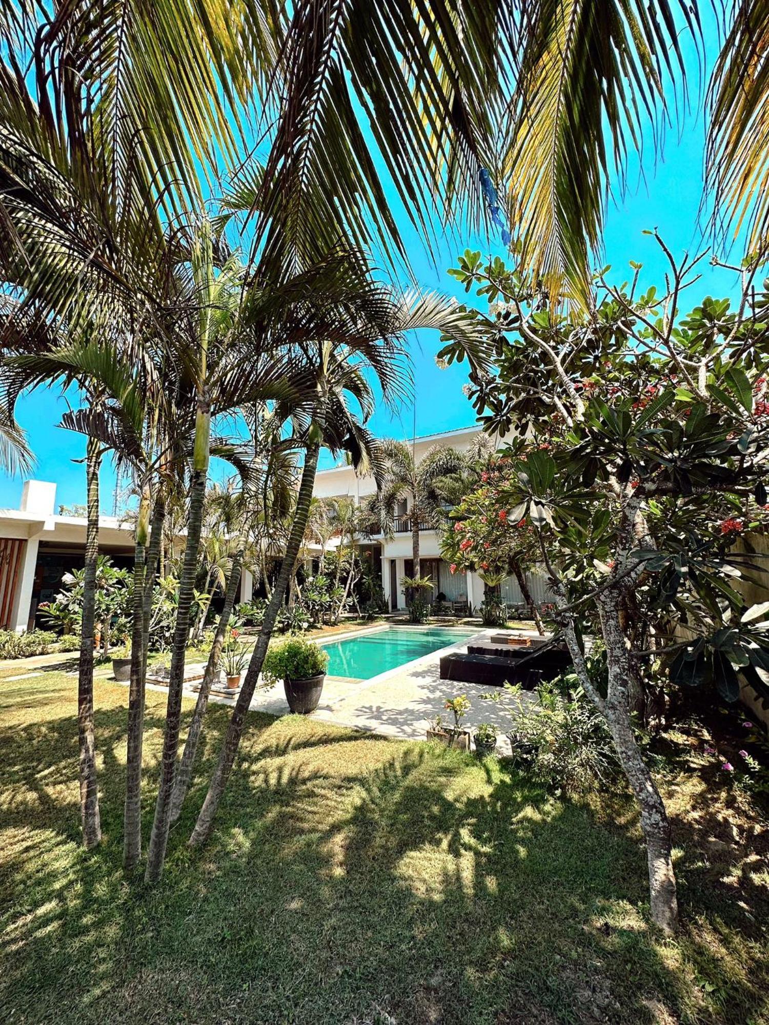 Hi5 Kuta Hotell Kuta  Exteriör bild